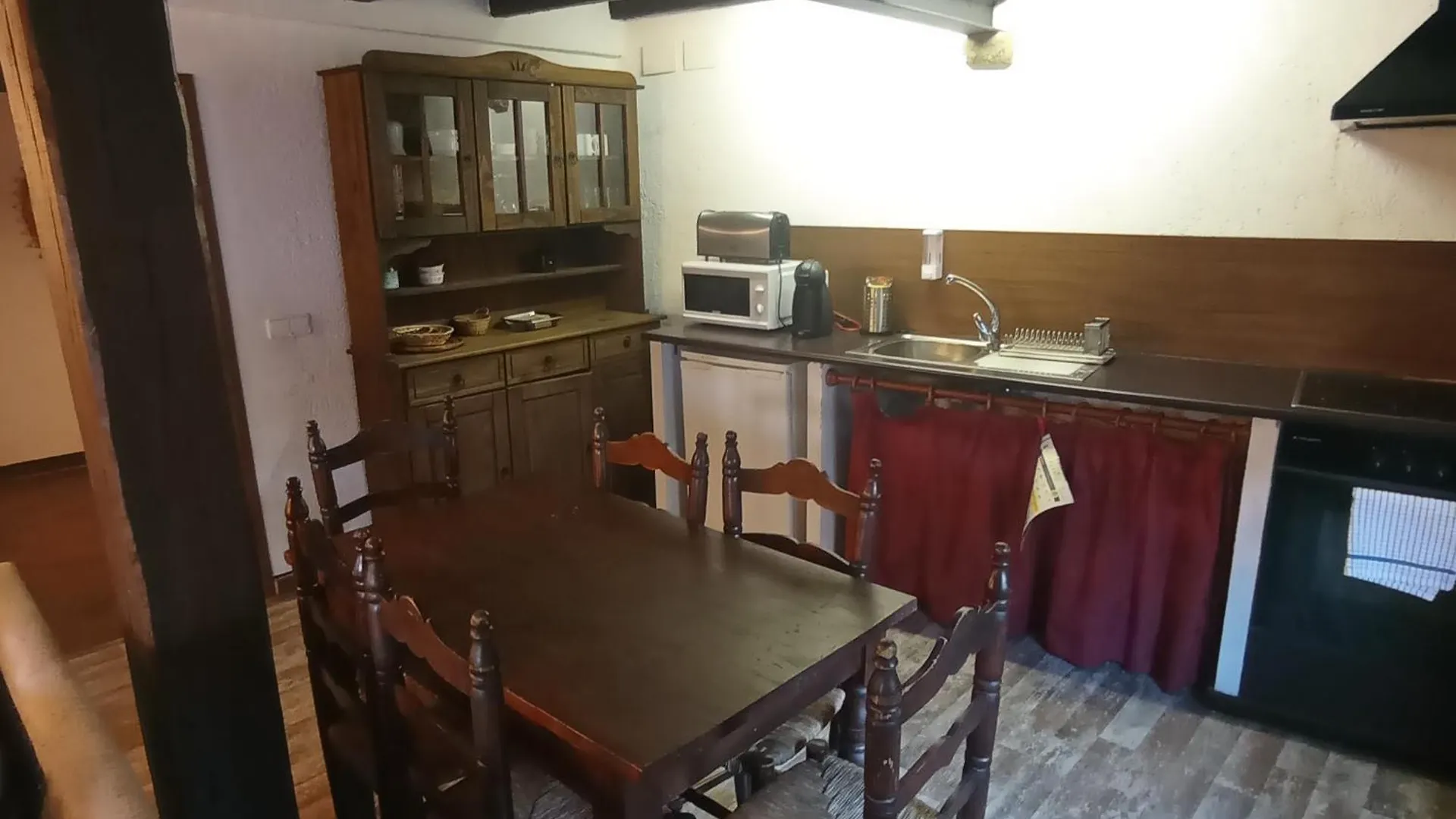 Apartaments Can Lo Rupit 0*,